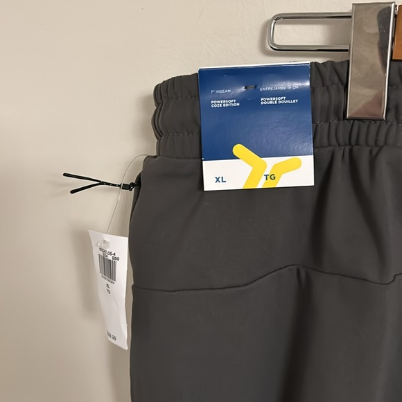 NWT Old Navy Charcoal Grey Men’s Powersoft Coze 7” Shorts - Picture 3 of 4